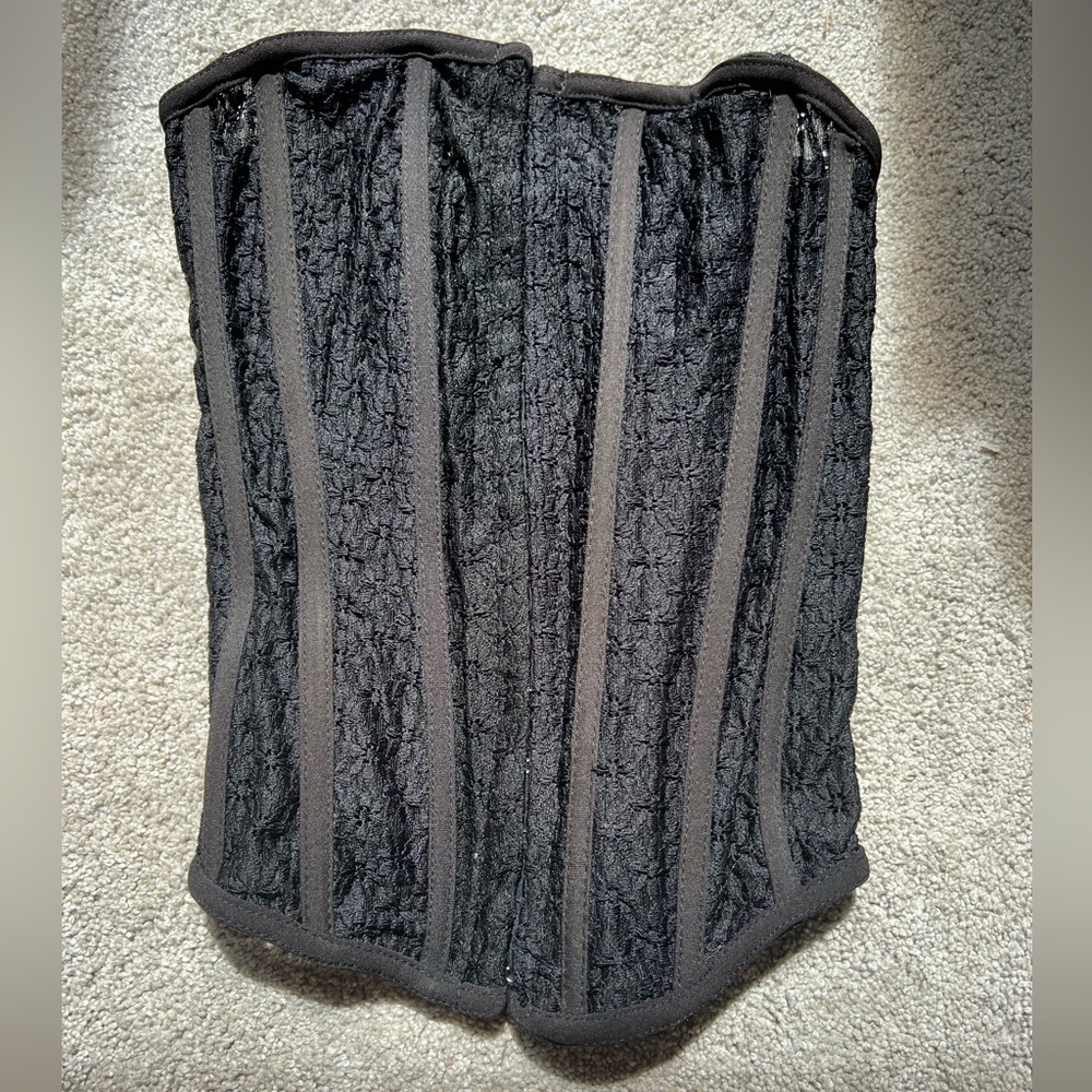 Black Zara corset top, with gorgeous floral pattern, super cute for going out